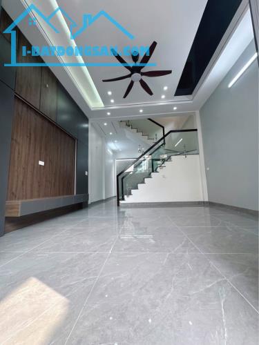 BÁN NHÀ 2 TỶ 350 TRIỆU, NGÕ CÙ CHÍNH LAN, 50M2 x 3 TẦNG