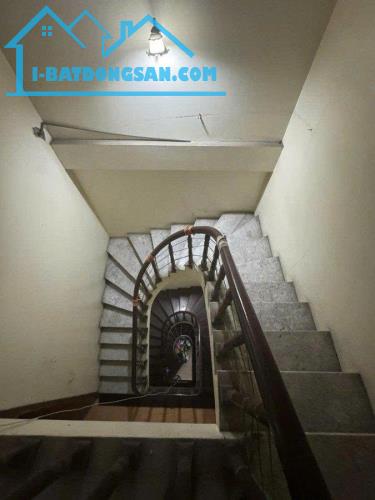 Bán gấp nhà 4 tầng mặt đường Chiến Thắng, 65m2, mặt tiền 4m, 2 mặt đường ô tô, vị trí đẹp,