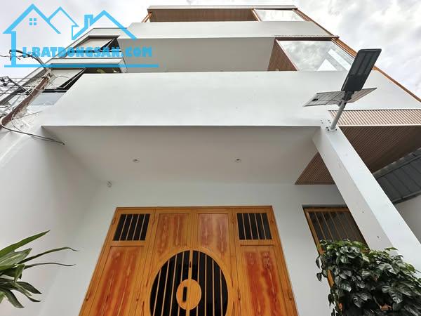 Ở NGAY!8 PHÒNG CHO THUÊ,NHÀ NGUYÊN XÁ,OTO30M,DT42MX6T,7.8TY, KHÔNG QUY HOẠCH