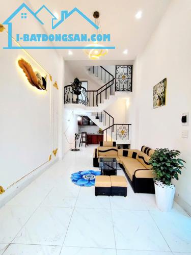 BÁN NHÀ 1 TỶ 690 TRIỆU, NGÕ PHÙ NGHĨA, 40M2 x 3 TẦNG