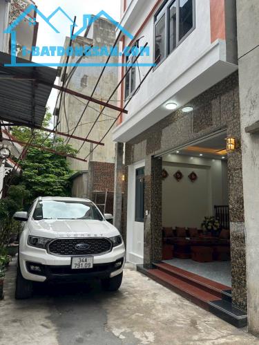 Bán nhà 3 tầng ngõ phố Hồ Tùng Mậu, ph Tân Bình, TP HD, hơn 40m2, 3 ngủ, 3 vs, ngõ oto, ch