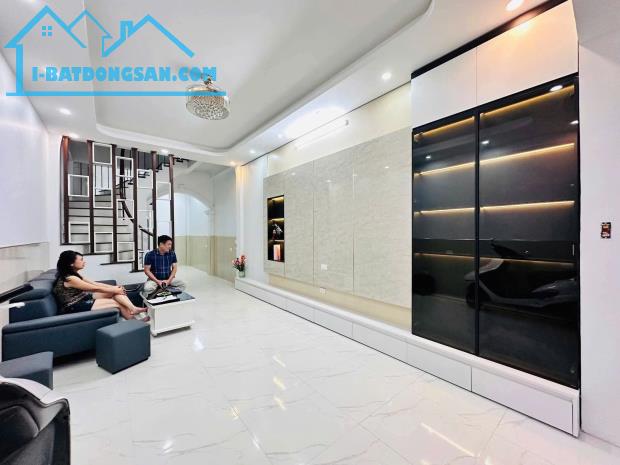 Bán nhà Xuân Thủy Cầu Giấy 45m2, nhỉnh 13 tỷ, lô góc hai, nhà dân xây thoáng