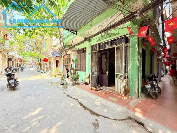 Tân Mai,diện tích 45/57mT1. 5tầng. MT 3.7m. Giá 14 tỷ Hoàng Mai