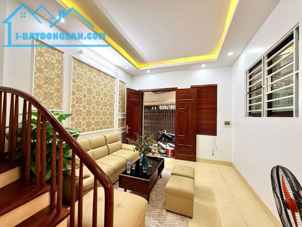Hạ giá nhà Pháo Đài Láng 33m2, 5T, MT4.2m lô góc 2 mặt ngõ nhỉnh 9 tỷ hiếm Đống Đa