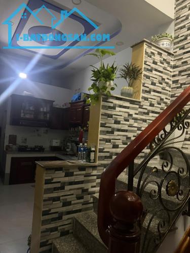 MT đường số 1, Bình Hưng Hòa A, Bình Tân sát Tân Phú, 55m, 3 tầng đúc, vị trí VIP, 5.x tỷ.
