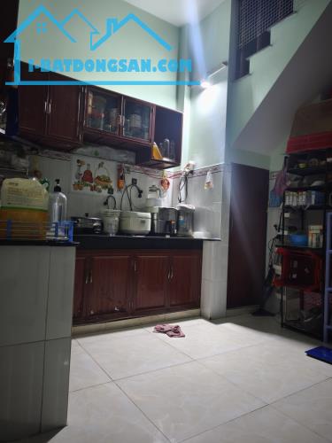 MT đường số 1, Bình Hưng Hòa A, Bình Tân sát Tân Phú, 55m, 3 tầng đúc, vị trí VIP, 5.x tỷ.