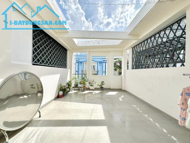 CHỈ 7.15 TỶ! BÁN NHÀ NGUYỄN KHẢ TRẠC 40M2X 2 TẦNG, LÔ GÓC, 100M Ô TÔ, KHÔNG QUY HOẠCH