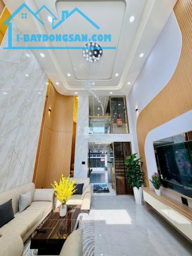 Nhỉnh 13 tỷ có nhà 6 lầu đẹp ngang 4.3m 73m2 hẻm 183 Nguyễn Văn Khối tặng NT kèm T.máy.