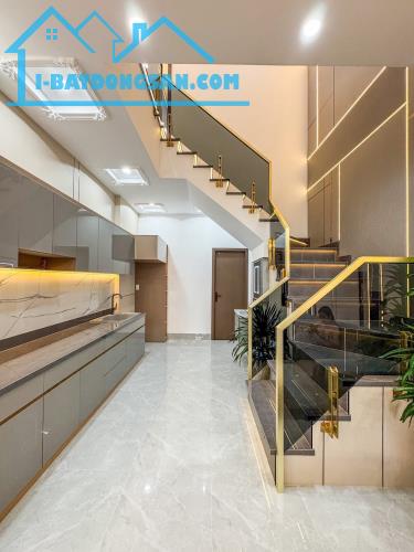 BÁN NHÀ 1T1L, TRỤC CHÍNH HẺM Thông (30/4 qua 3/2). Hẻm Trường Tiểu học Hưng Lợi 2
