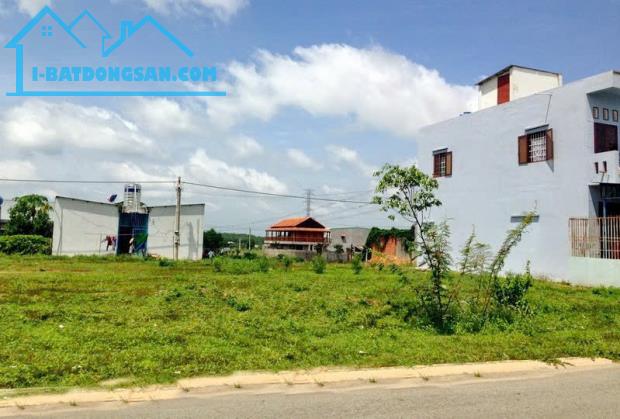 NỢ TIỀN NH BÁN GẤP 200M2 ĐẤT THỔ CƯ NGAY SÁT BÊN CHỢ, TR.HỌC, DÂN ĐÔNG. GIÁ 180TR