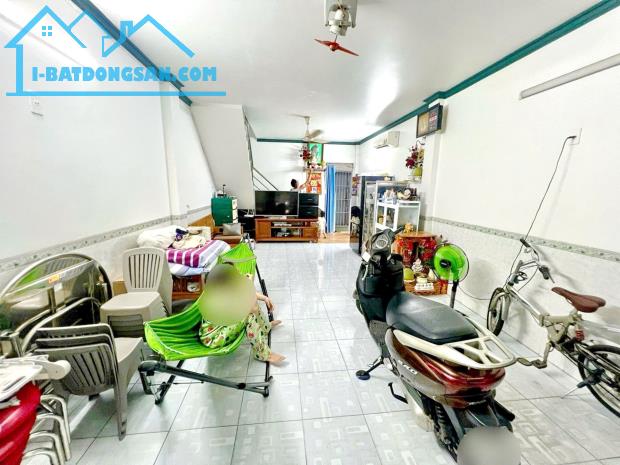NHÀ 2MT SÁT HẺM XE HƠI ÂU DƯƠNG LÂN – GẦN SIÊU THỊ AEON Q8