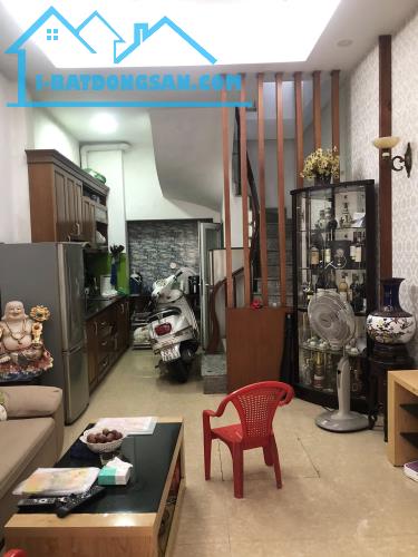 BÁN NHÀ GẦN NGÃ TƯ KIM NGƯU – MINH KHAI, 5 TẦNG THOÁNG TRƯỚC SAU, GẦN ĐƯỜNG Ô TÔ.