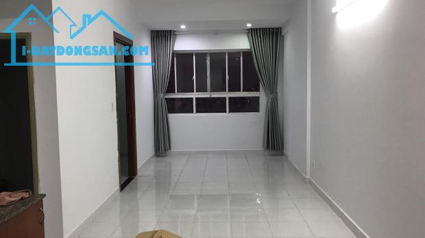 Bán căn hộ Sài Gòn Town 60M2 - 2PN 2WC, vị trí giáp Tân Bình, giá bán 2.2 Tỷ