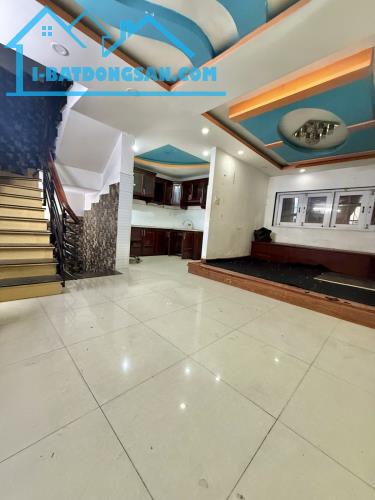 Bán gấp nhà Trịnh Đình Trọng, Tân Phú, hẻm 8m thông, 5 tầng BTCT - 45m² - chỉ 7.x tỷ. Còn