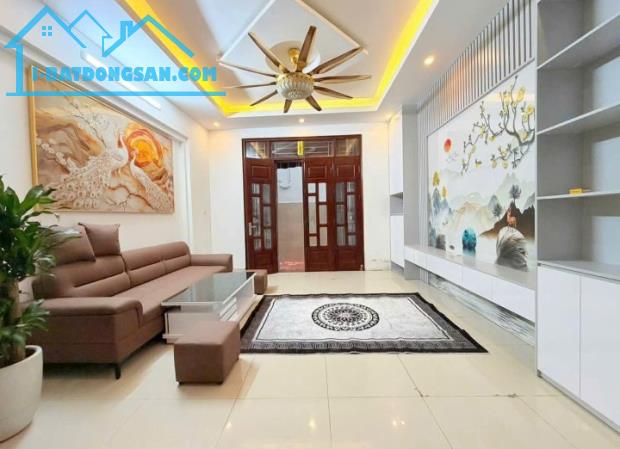 🍇 NHÀ DÂN XÂY GIÁP BÁT 9,98 TỶ/ 37M2/ 5 TẦNG/ MT4,8M - GẦN BÁCH KINH XÂY- 20M RA Ô TÔ.