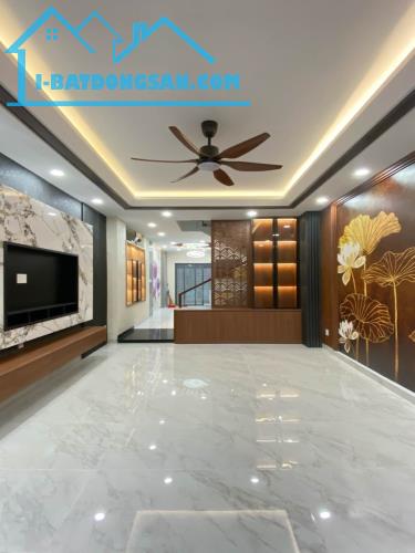 [L2342] Tìm Đâu Nhà Phân Lô Đồng Bộ, Đường 10m Bình Lợi?