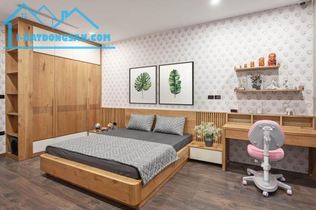 *Bán Nhà 2,5 tầng đường Nguyễn Sĩ Cố, Đối diện công viên, Gần sông Hàn, dt 102.5m2, giá 12