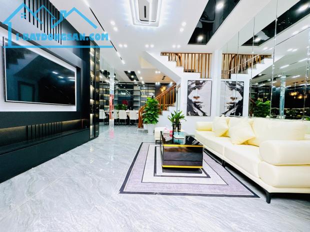 BÁN NHÀ 4 TẦNG HAI MẶT THOÁNG NỘI THẤT ĐẸP, GẦN ĐƯỜNG Ô TÔ THÔNG, PHỐ VƯƠNG THỪA VŨ.
