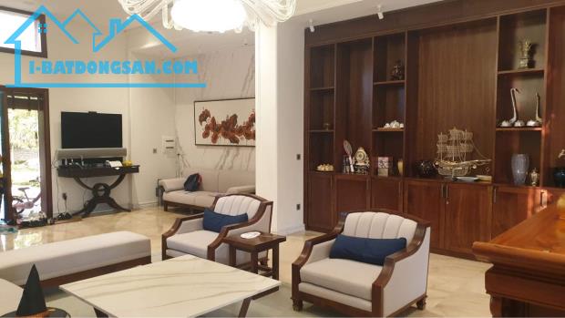 Biệt Thự KĐT Nghĩa Đô (Phía Đầu Starlake) 326m2 Mt Lô Góc 42m Dòng Tiền Đều 1.2 Tỷ/Năm