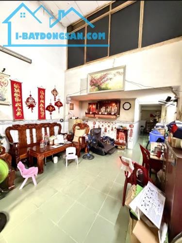 Bán gấp nhà hẻm thông Tô Hiệu Tân Phú, sát mặt tiền, đủ tiện ích chỉ 6.x tỷ, tiện xây mới