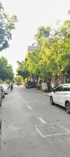 Bán đất vỉa hè ô tô tránh kinh doanh cạnh chợ 100m² giá 27 tỷ.