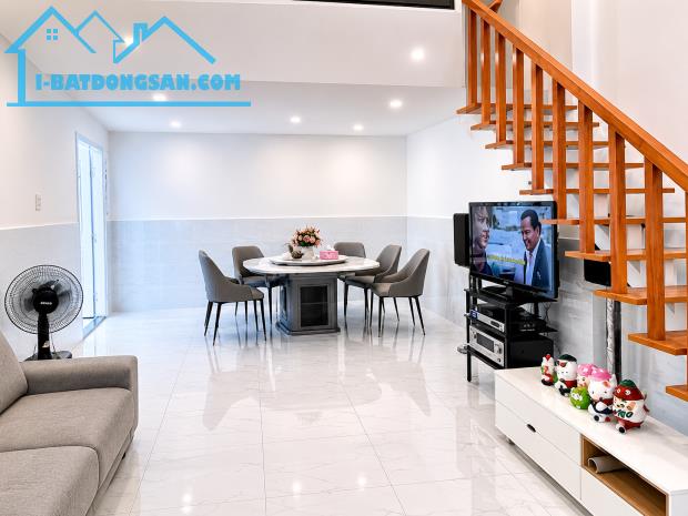Bán gấp nhà hẻm xe hơi Nguyễn Cửu Đàm Tân Phú, nhà đẹp ở ngay, đủ tiện ích 5.x tỷ. Hiếm