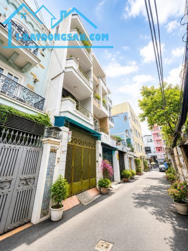Bán gấp nhà Hẻm xe Hơi Quận 1 - CN 69m2 (4.1 x 17) sổ vuông - Hẻm ô tô rộng 6m dân trí cao