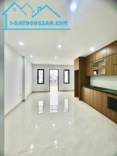 BÁN NHÀ ĐÀM QUANG TRUNG LONG BIÊN. 5 TẦNG. THANG MÁY. LÔ GÓC. 50M .GIÁ NHỈNH 12 ..TỶ