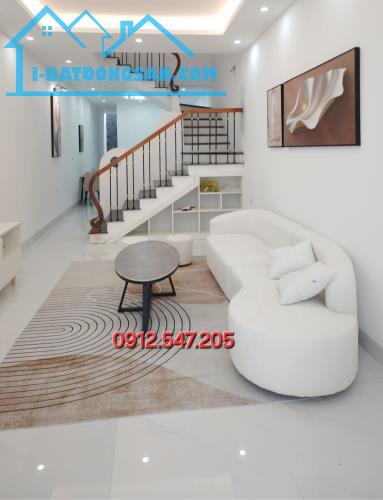 3,5 tỷ / 70m BÁN NHÀ 2T ĐI BỘ 5 PHÚT ĐẾN PHỐ CỔ HOA LƯ / 0912.547.205