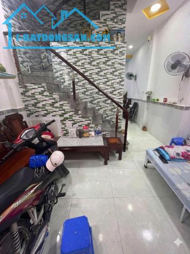 NHÀ 2 TẦNG ĐÚC THẬT NGAY 26 THÁNG 3 GẦN AEON TÂN PHÚ - HẺM XE HƠI 6M THÔNG. CHỈ 4 TỶ XÍU