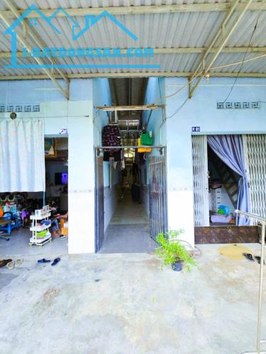 CHỦ NGỘP GIẢM SỐC 1.5 TỶ, BÁN GẤP NHÀ MẶT TIỀN 180M2 NGANG 8M, SẴN DÒNG TIỀN, CÒN 7.9 TỶ