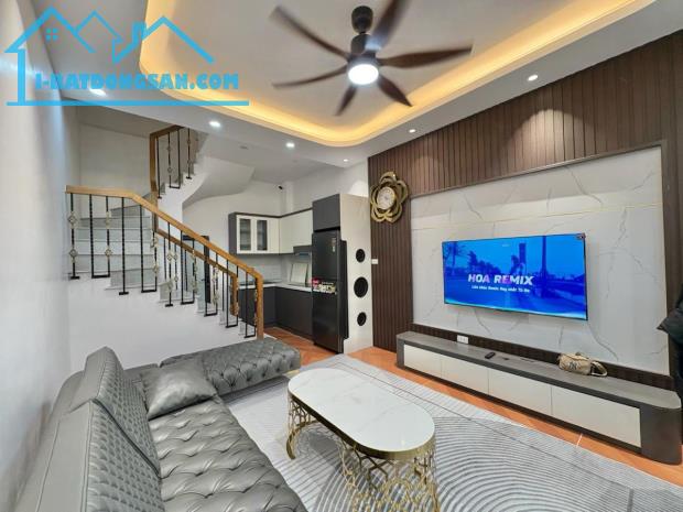 Nhà mới đẹp Lạc Long Quân - Ô tô gần - 33m² - Giá chỉ 6.55 tỷ