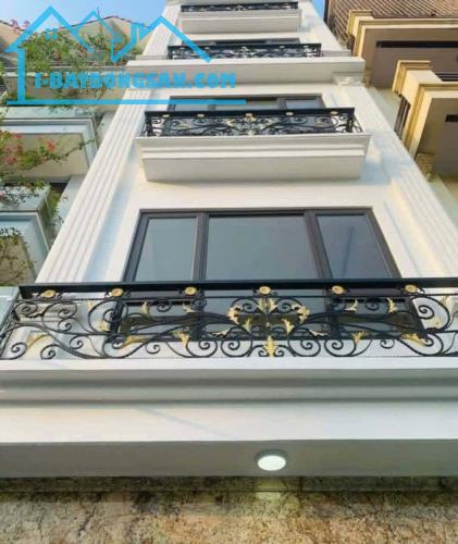 BÁN GẤP NHÀ NGỌC HÀ PHỐ VIP BA ĐÌNH MỚI KOONG, THANG MÁY FULL NỘI THẤT 60M X 6 TẦNG MT 4,6