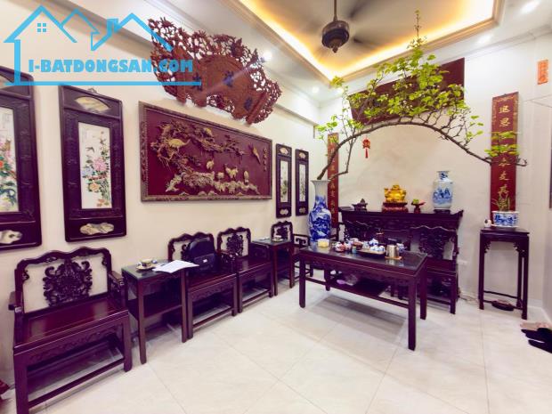 BÁN NHÀ 5 TẦNG GẦN BẾN XE GIÁP BÁT – HOÀNG MAI, NGÕ THÔNG RẤT GẦN MẶT PHỐ ĐƯỜNG Ô TÔ.