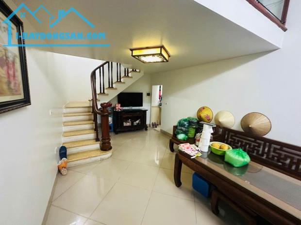 Nhà Ba Đình giá tốt – mặt hồ – ngõ ba gác - 40m2 giá 8.5 tỷ