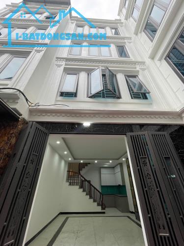 6 TỶ – SỞ HỮU NHÀ ĐẸP TRUNG TÂM THANH TRÌ – CHỈ 1 NHÀ RA Ô TÔ