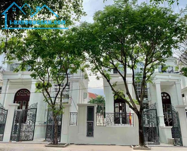 Bán Khuôn Villa Ven Sông Bình Lợi, 11x20m, Đang Xây 3 Tầng tum