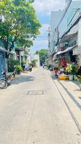 Bán gấp nhà hẻm xe hơi thông Lê Trọng Tấn, đủ tiện ích, vuông vức, nhỉnh 5 tỷ, hiếm có .