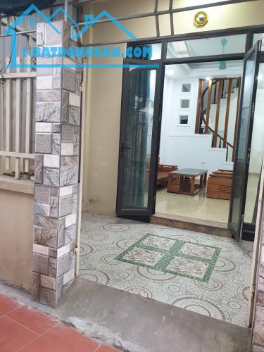 BÁN NHÀ GIÁ RẺ 1.695 TỶ 3 TẦNG 56M2 ( ĐÔNG NAM ) NGÕ TÔ HIẾN THÀNH