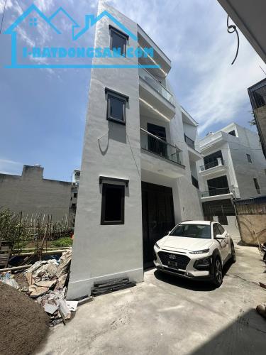 BÁN NHÀ 2 TỶ 950 TRIỆU, NGÕ Ô TÔ ĐỖ CỬA KĐT BÃI VIÊN, 48,2 M2 x 3 TẦNG