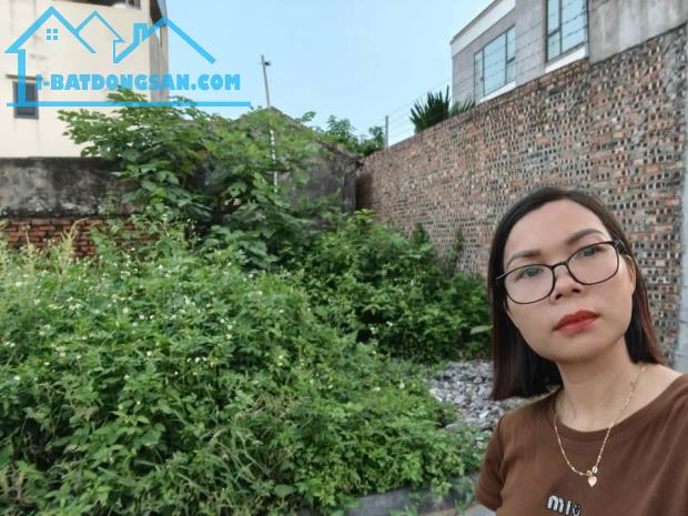 Ô tô ngủ trong đất 50m2, mt9m, 4.x tỷ, Nguyên Khê, Đông Anh, đối diện vườn hoa.