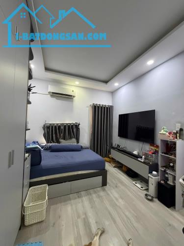 Đi định cư bán gấp nhà Lý Tuệ Tân Phú, gần hẻm ô tô, ngang 5m, giáp Tân Bình chỉ 3.x tỷ ✨