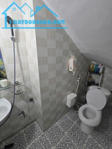 BÁN NHÀ 1 TỶ 600 TRIỆU, NGÕ PHÙ LONG ( TRƯỚC NHÀ QUAY XE THOẢI MÁI ) ,45M2 x 2 TẦNG
