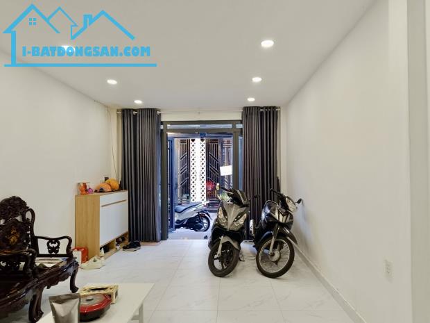 BÁN NHÀ MẶT TIỀN HẺM BÙI MINH TRỰC - P.6 QUẬN 8 - 63M2 - 3PN - NHỈNH 5 TỶ - LH 0784968131