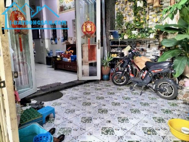 BÁN NHÀ 3 TẦNG MẶT TIỀN HẺM BÔNG SAO- P.5 QUẬN 8 - 60M2 - 3PN - NHỈNH 5 TỶ - LH 0784968131