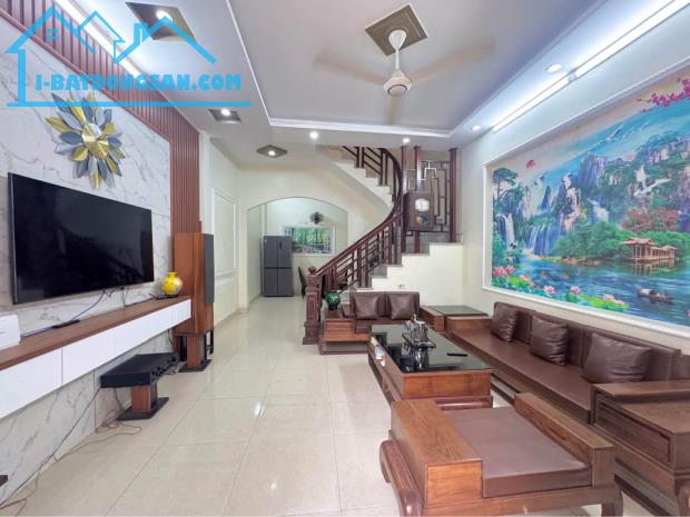 BÁN NHÀ 2 TỶ 700 TRIỆU, NGÕ NÔNG Ô TÔ ĐỖ CỬA ĐƯỜNG KÊNH, NHÀ DÂN XÂY 55M2 x 3 TẦNG