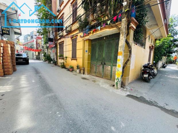 38m2 NHÀ DÂN XÂY TRẠM TRÔI, Ô TÔ ĐỖ CỬA, THOÁNG TRƯỚC SAU, SÁT ĐƯỜNG QL32, nhỉnh 7 tỷ
