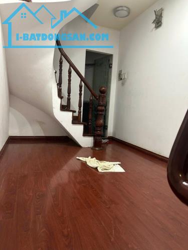 HẺM NHỰA XE HƠI – CÁCH MẠNG THÁNG 8 – 4 tầng – CHỈ HƠN 4Đ
