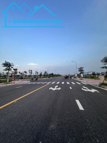 Bán đất mặt tiền rộng vỉa hè ô tô tránh giá 3 tỷ 050tr.