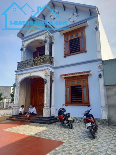 Biệt Thự Bùi Công Trừng, Đông Thạnh, Hóc Môn, 250m, Nội Thất gỗ cao cấp, chỉ 10,5 tỷ.